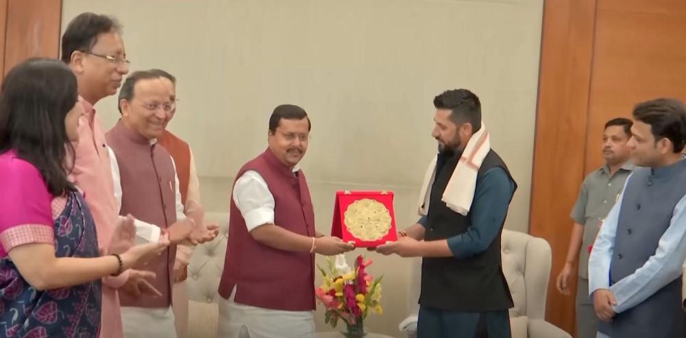 के उपहार दिए रविले भव्य स्वागत दिएका भाजपा अध्यक्ष नितिन नवीनलाई ?